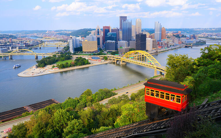 Pittsburgh © SeanPavonePhoto / shutterstock.com